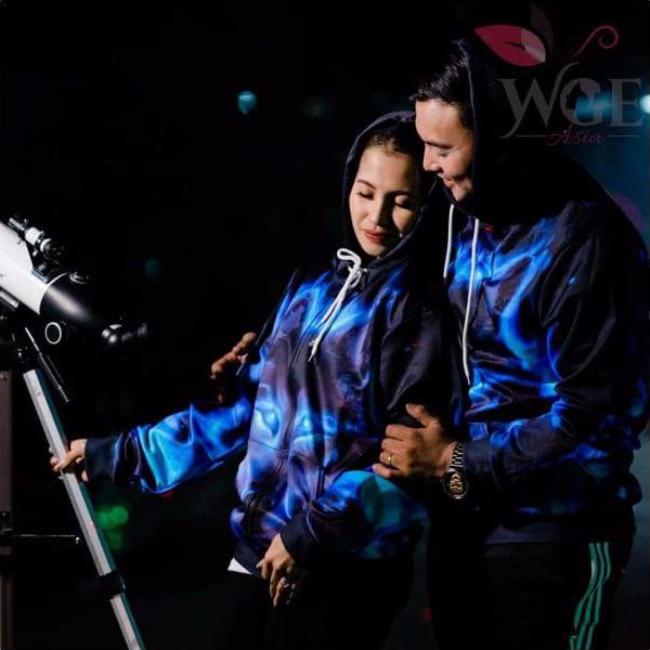 Varr The Blue Fire Wolf - Hoodie (Unisex)