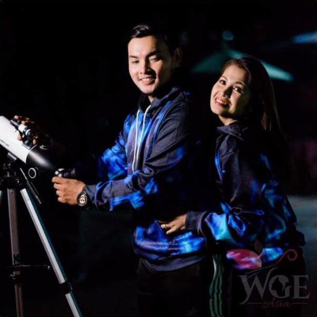 Varr The Blue Fire Wolf - Hoodie (Unisex)