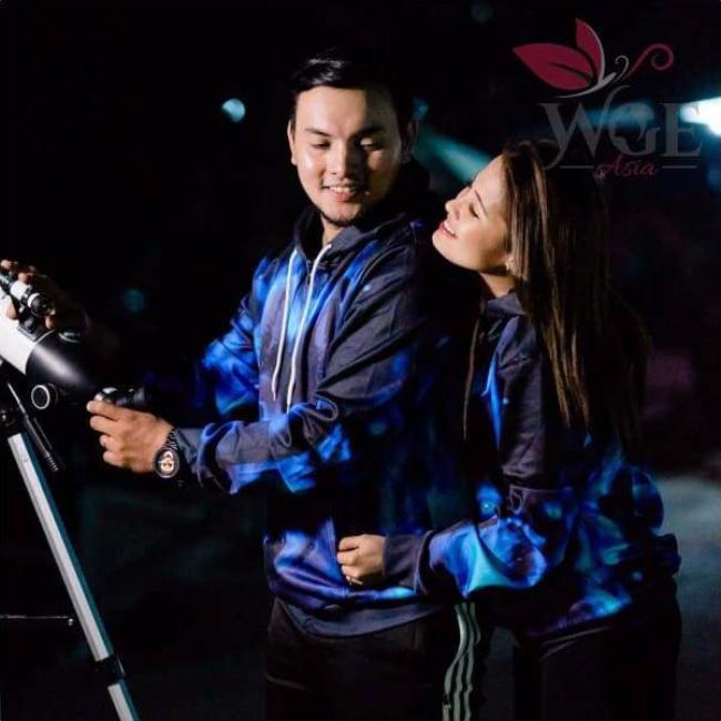 Varr The Blue Fire Wolf - Hoodie (Unisex)